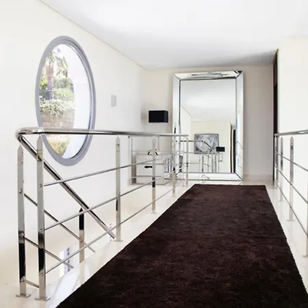 5 Bed Villa *